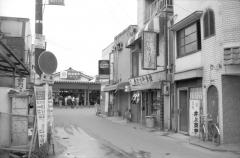 再開発前の阪急塚口駅南（1975年撮影）