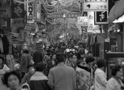 商店街の歳末のにぎわい